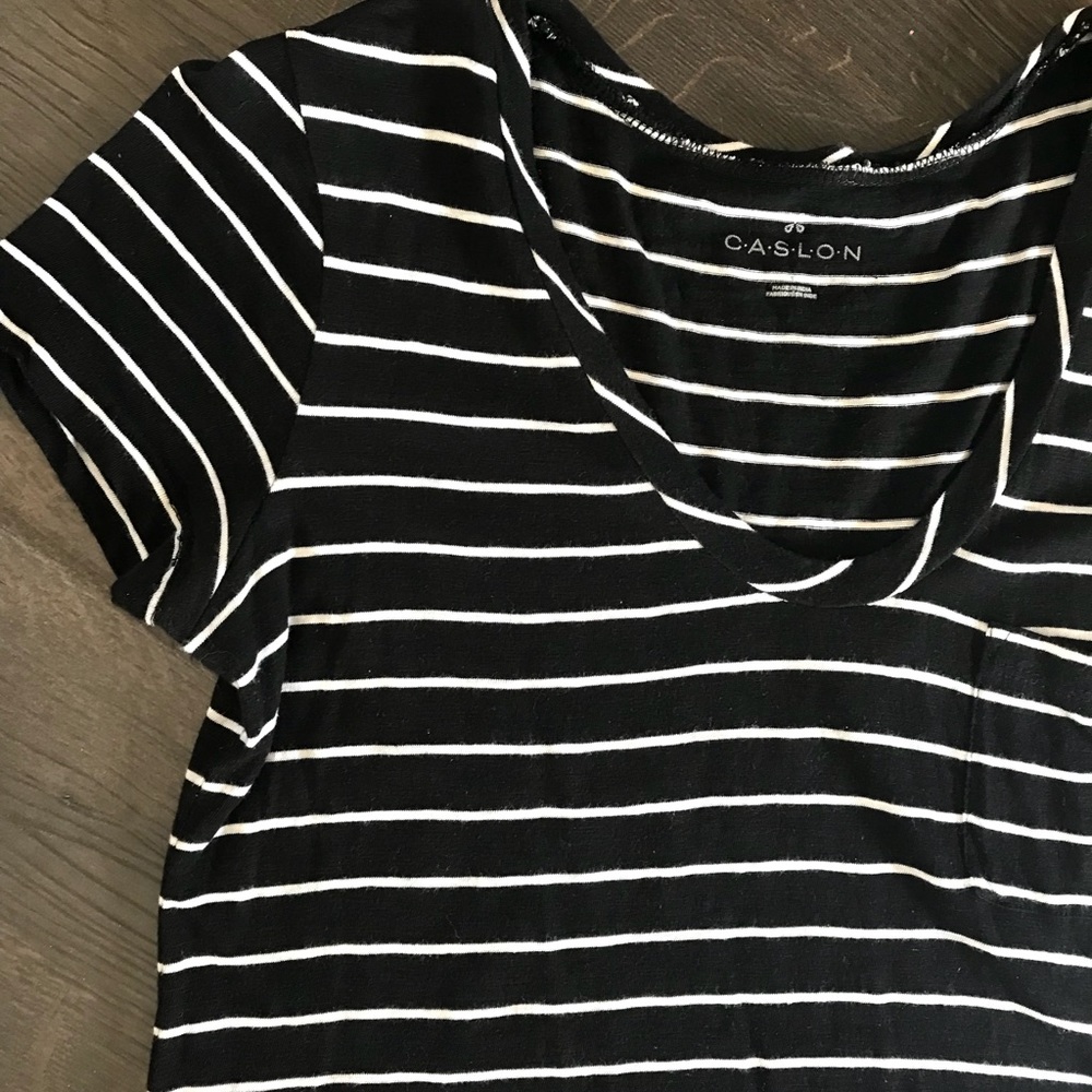 Caslon tee